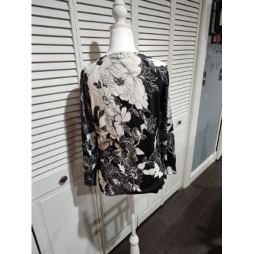 White House Black Market Women's Knit Floral Cardigan Button Front Black White L - Picture 2 of 7
